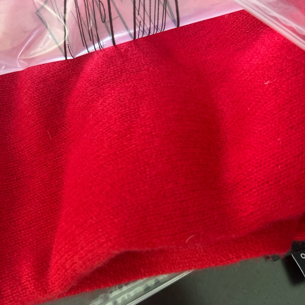 NWT C by Bloomingdales Cashmere Red Women's Shawl - Picture 2 of 6